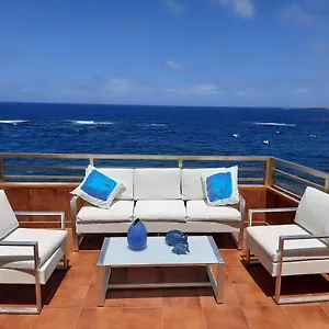 isamara-terraza-y-piscina-en-la-playa.in-canary-islands.com/